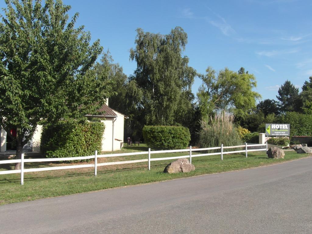 Hotel La Mirandole Tournus Bagian luar foto