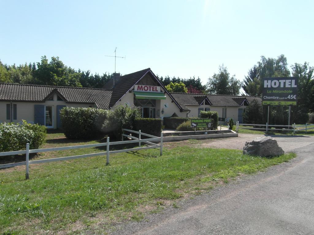 Hotel La Mirandole Tournus Bagian luar foto