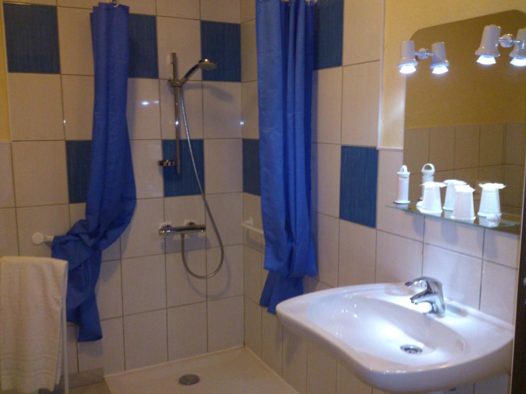 Hotel La Mirandole Tournus Bagian luar foto