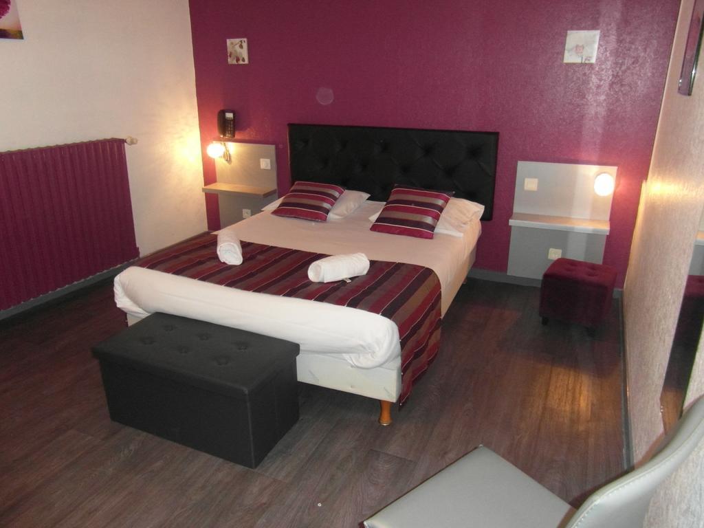 Hotel La Mirandole Tournus Bagian luar foto