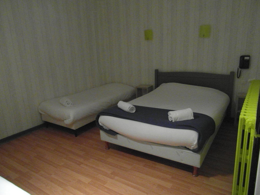 Hotel La Mirandole Tournus Bagian luar foto