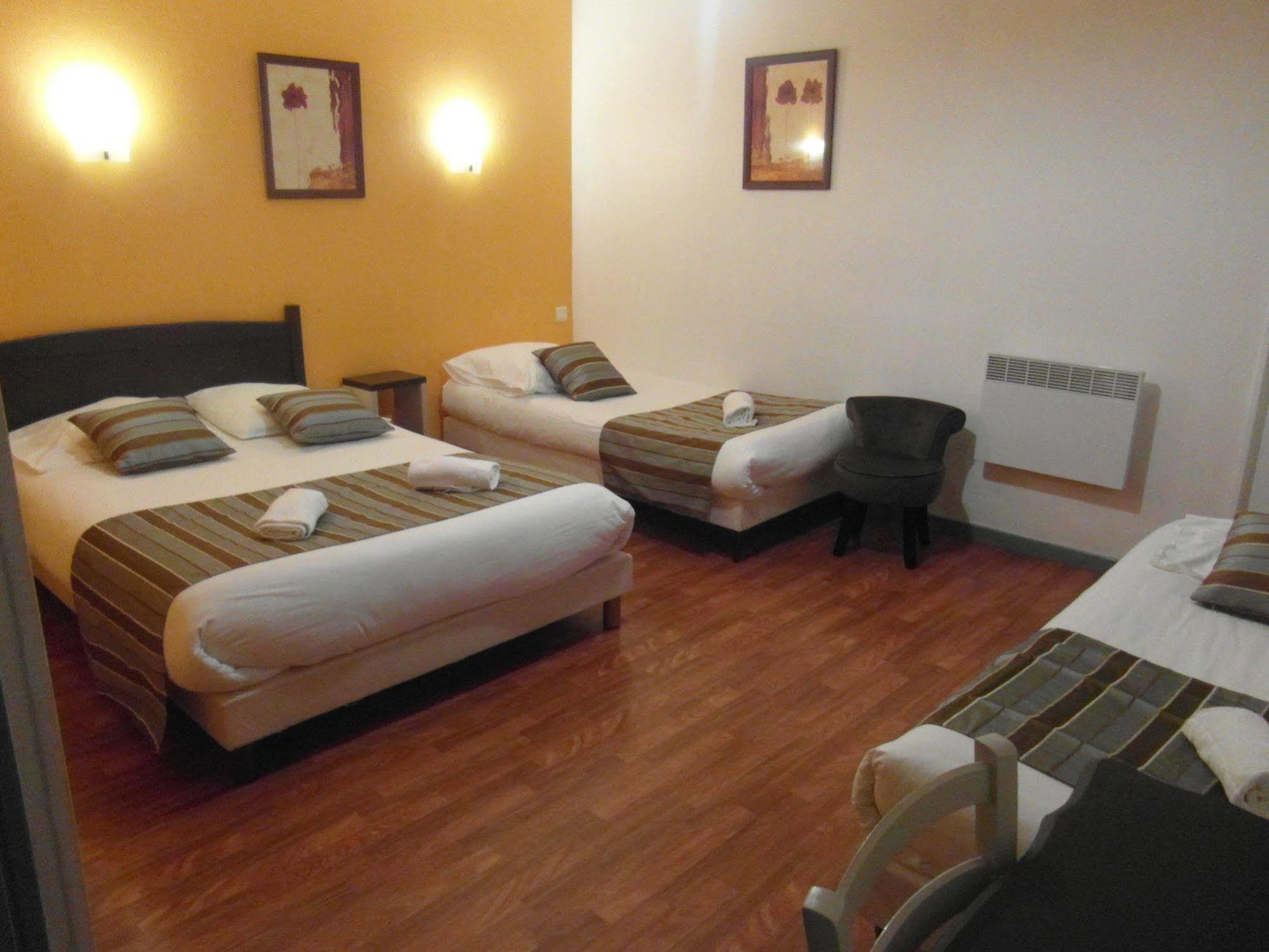 Hotel La Mirandole Tournus Bagian luar foto