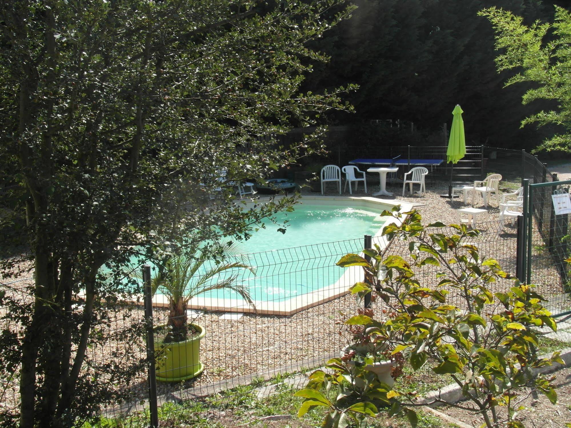 Hotel La Mirandole Tournus Bagian luar foto
