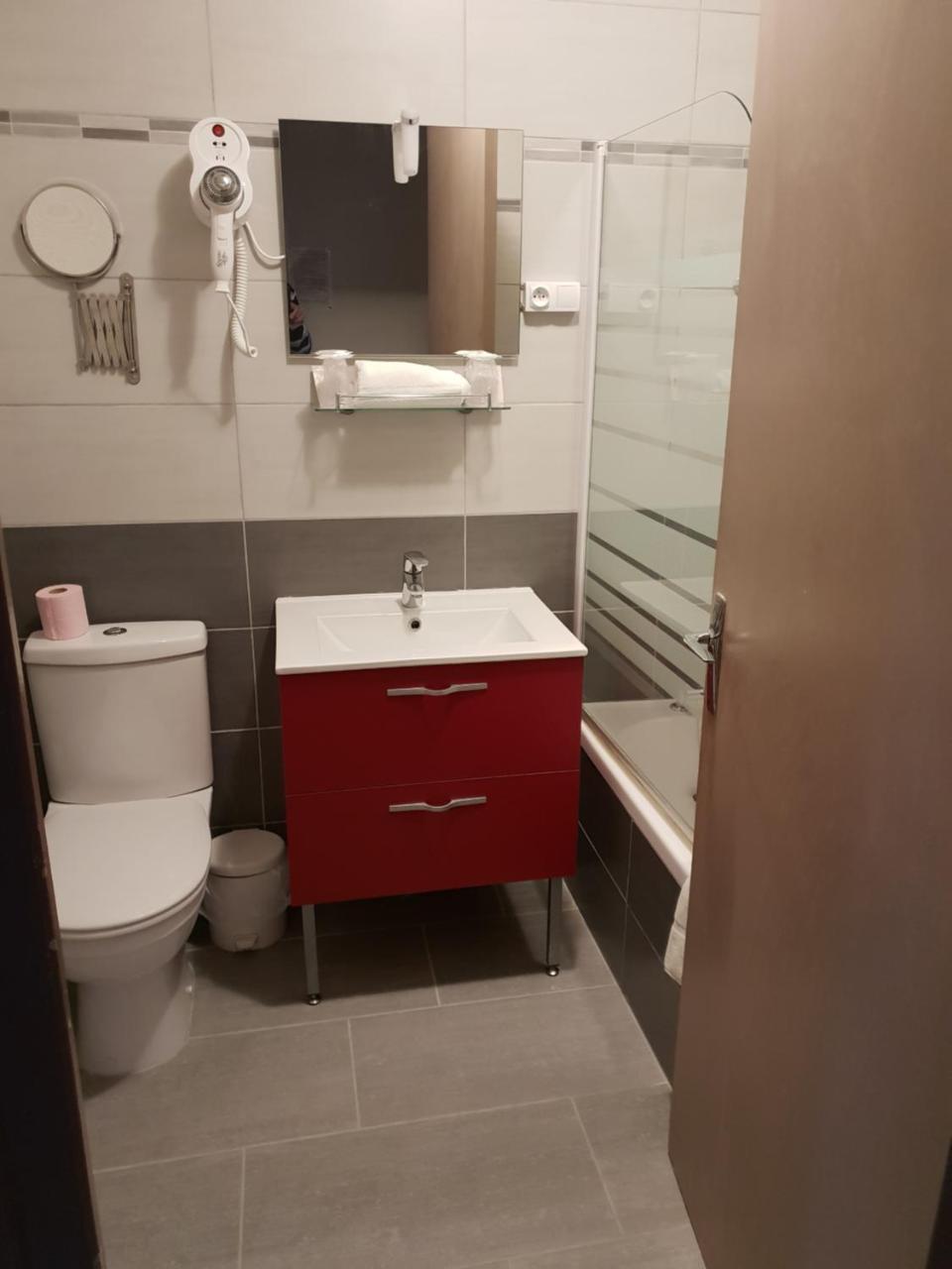 Hotel La Mirandole Tournus Bagian luar foto
