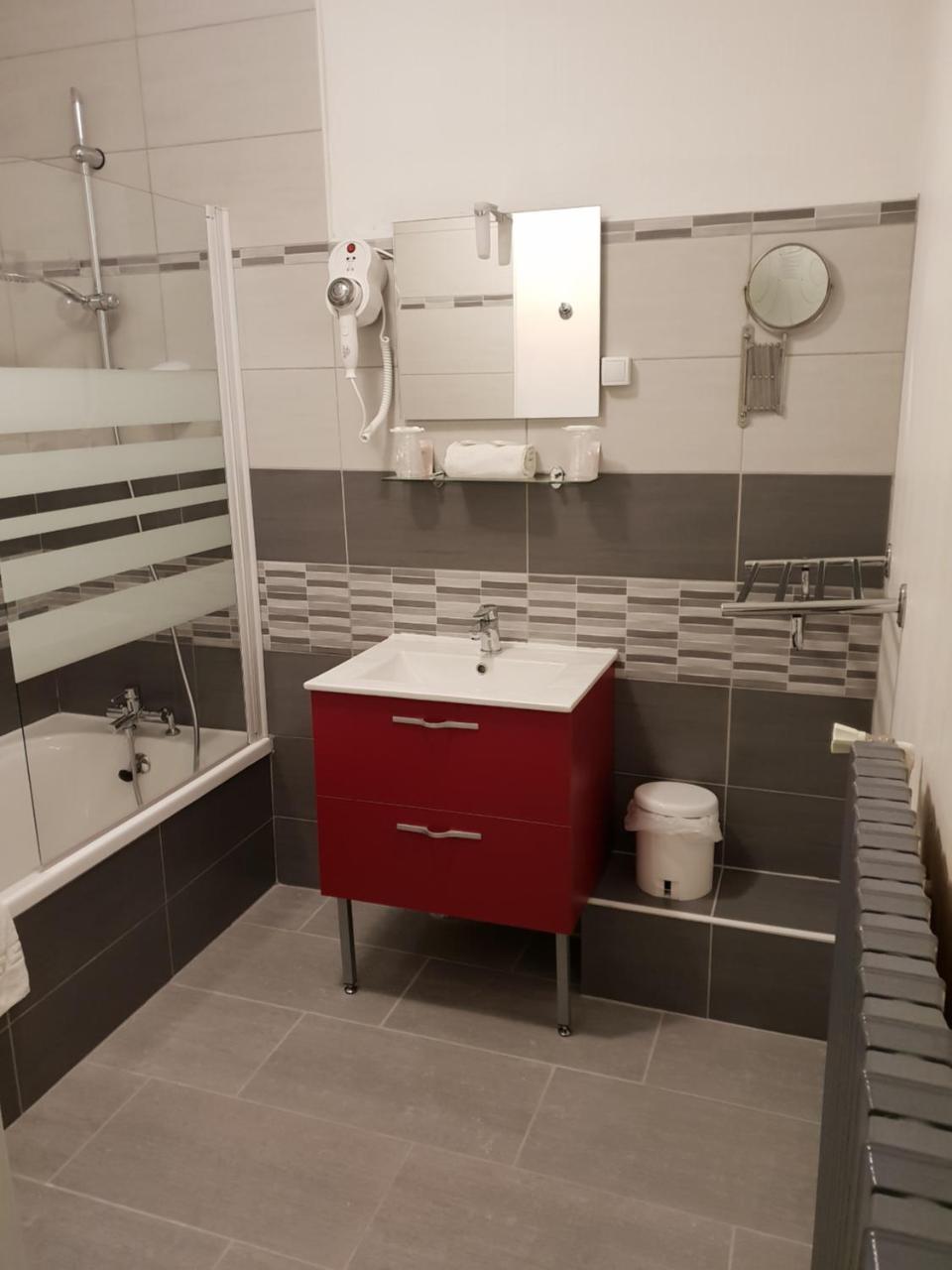 Hotel La Mirandole Tournus Bagian luar foto