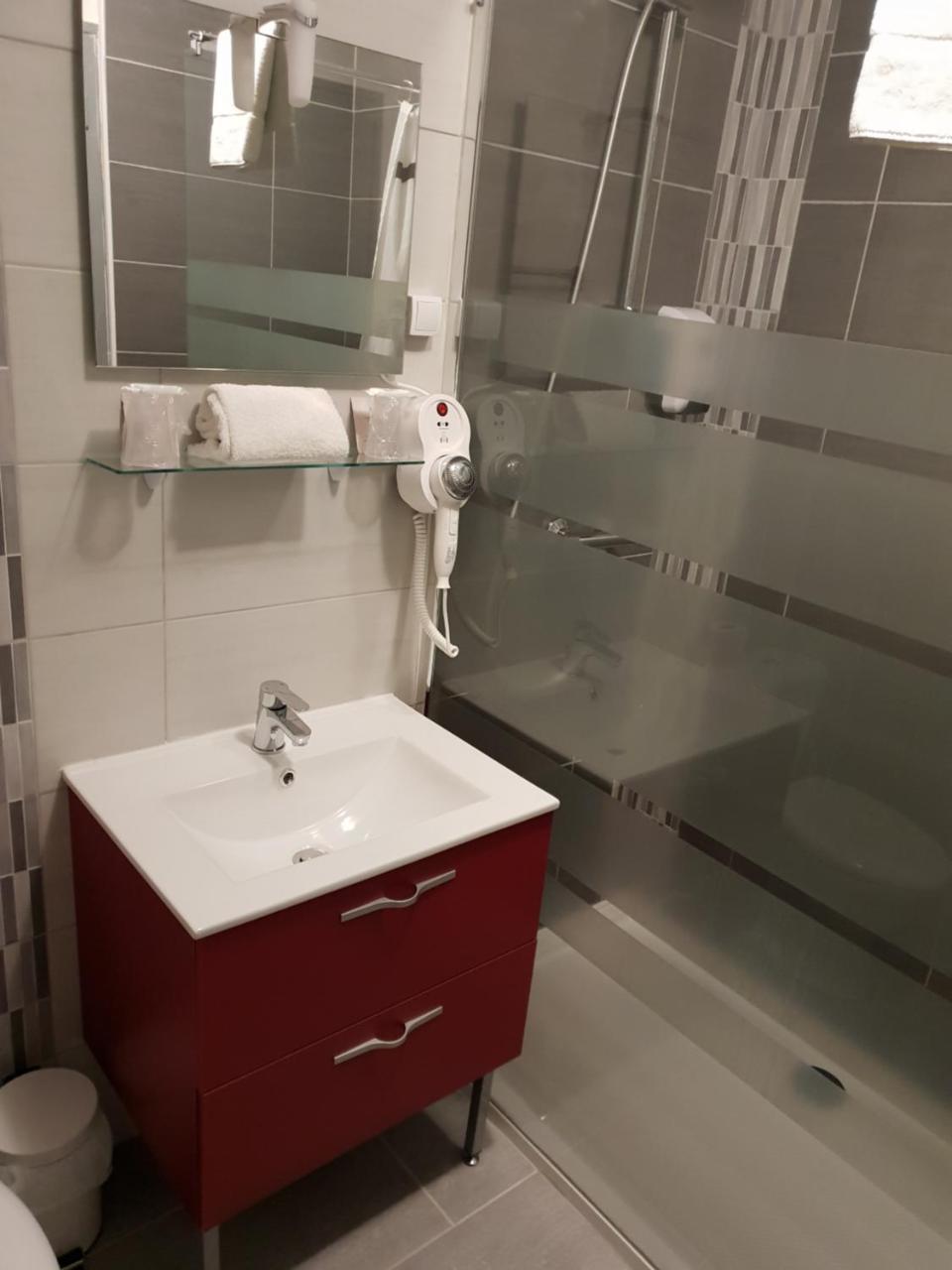 Hotel La Mirandole Tournus Bagian luar foto