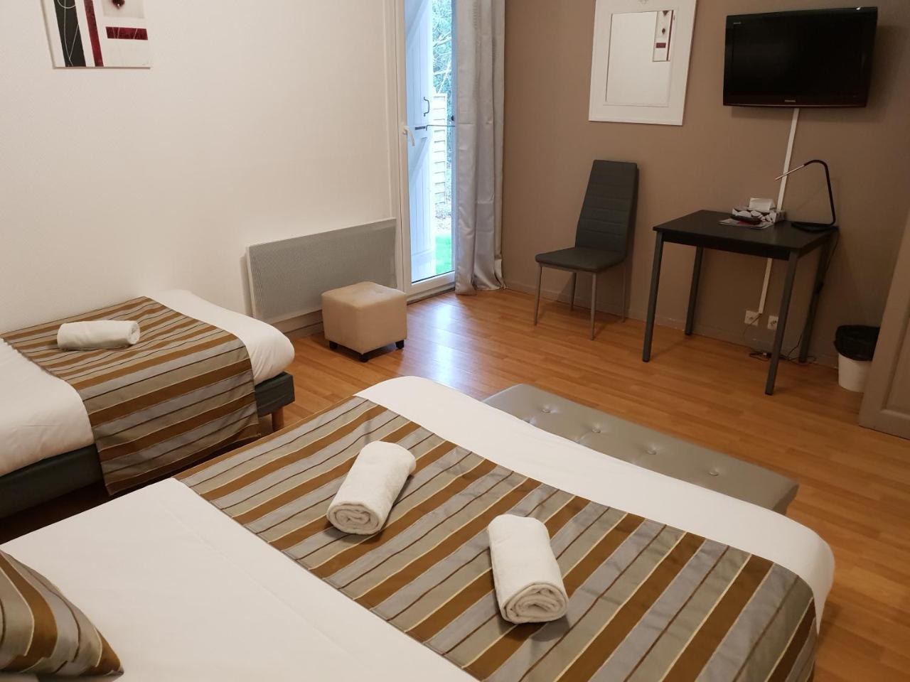 Hotel La Mirandole Tournus Bagian luar foto