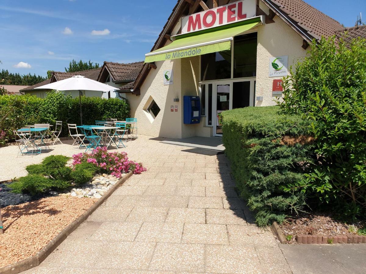 Hotel La Mirandole Tournus Bagian luar foto